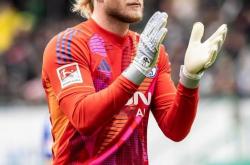 足球直播-包含沙尔克04守门员壮志凌云，扑出对手点球的词条