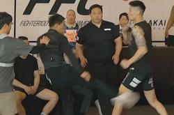 足球直播吧-火爆擂台！拳击决赛惊现KO绝杀，选手勇夺金牌