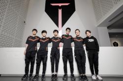 足球直播在线直播观看免费-包含100T力克T1，Elk操刀奇招英雄翻盘鏖战多局四强赛，锁定晋级资格的词条