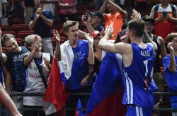 足球直播在线观看免费-包含巴西男篮险胜魔术，丹尼·格林惊艳世界的词条