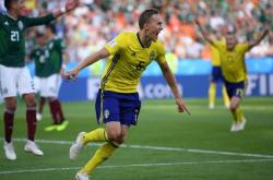 足球直播吧-瑞典队完胜日本队，奥恰洛夫高光表现