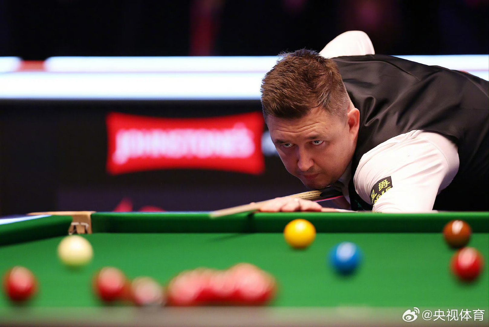 奥芬巴赫球员努力取得比赛胜利 奥芬巴赫球员努力取得比赛胜利