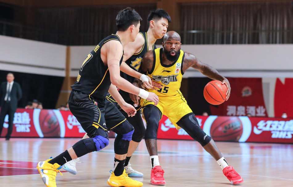 湖南男篮力挫劲敌,开启胜利征程的简单介绍 湖南男篮力挫劲敌,开启胜利征程的简单介绍