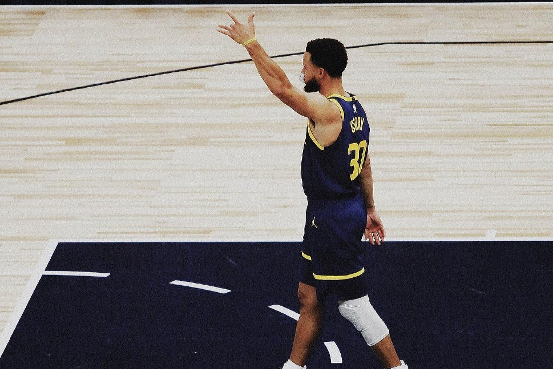 包含巴西举行网球比赛，勇士表现关键的词条