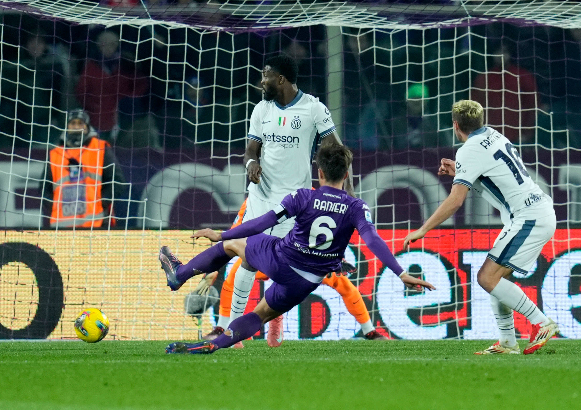 国际米兰轰入5球，完胜对手