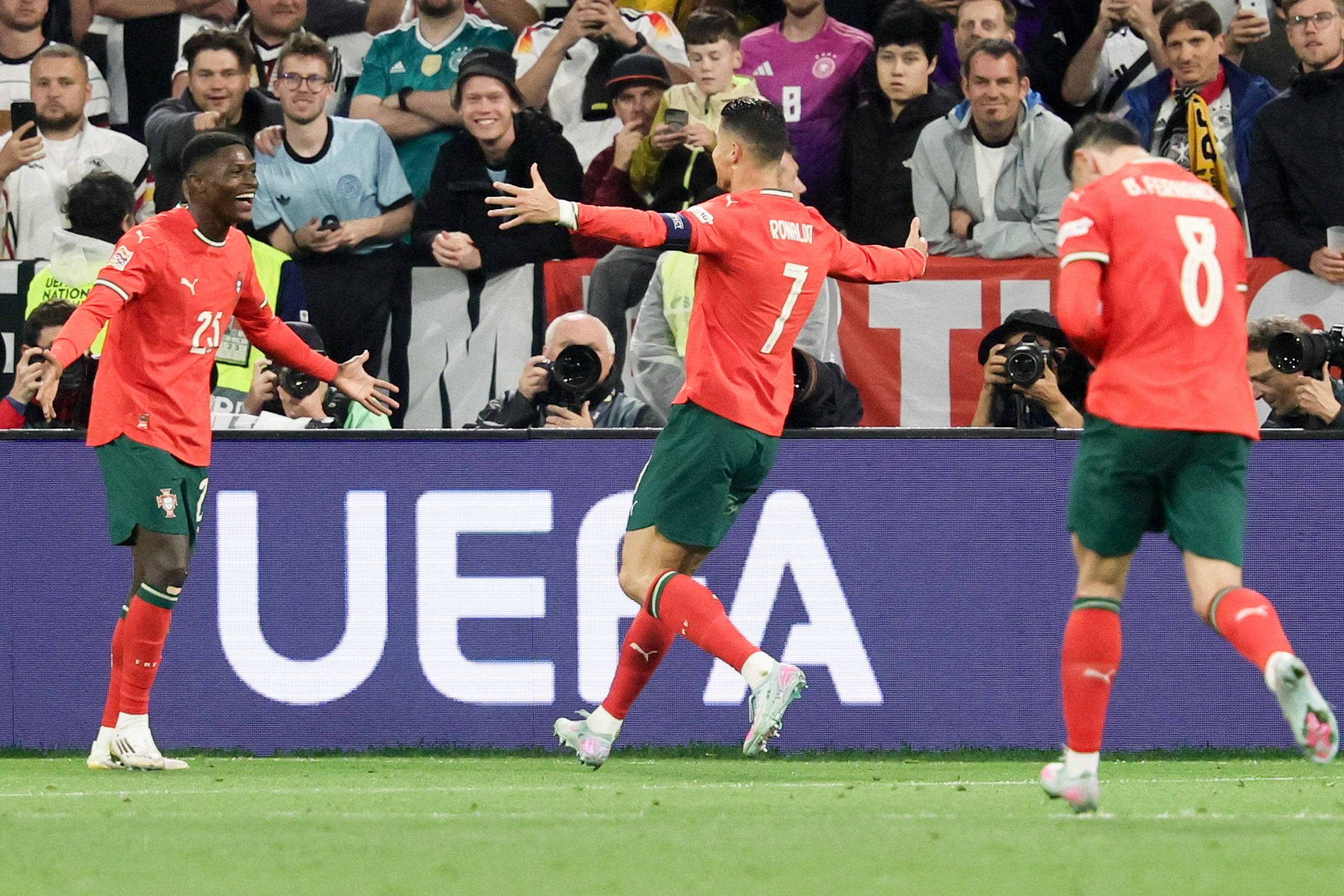 葡萄牙队惊险战胜德国队，晋级半决赛