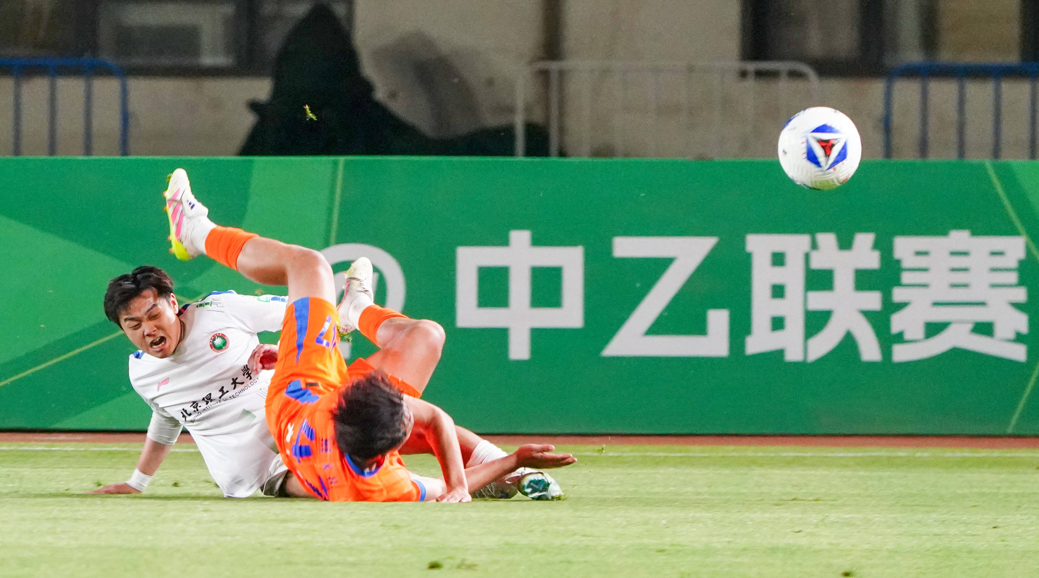 鲁能客场力克劲敌,备战下一轮比赛的简单介绍 鲁能客场力克劲敌,备战下一轮比赛的简单介绍