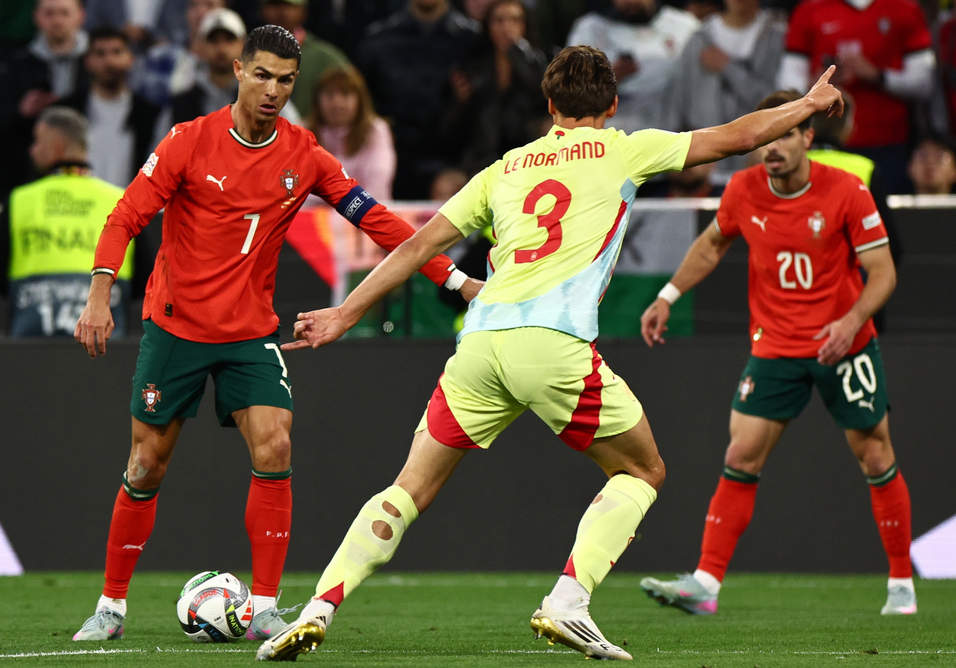 葡萄牙国家队战胜俄罗斯，成功晋级欧国联八强