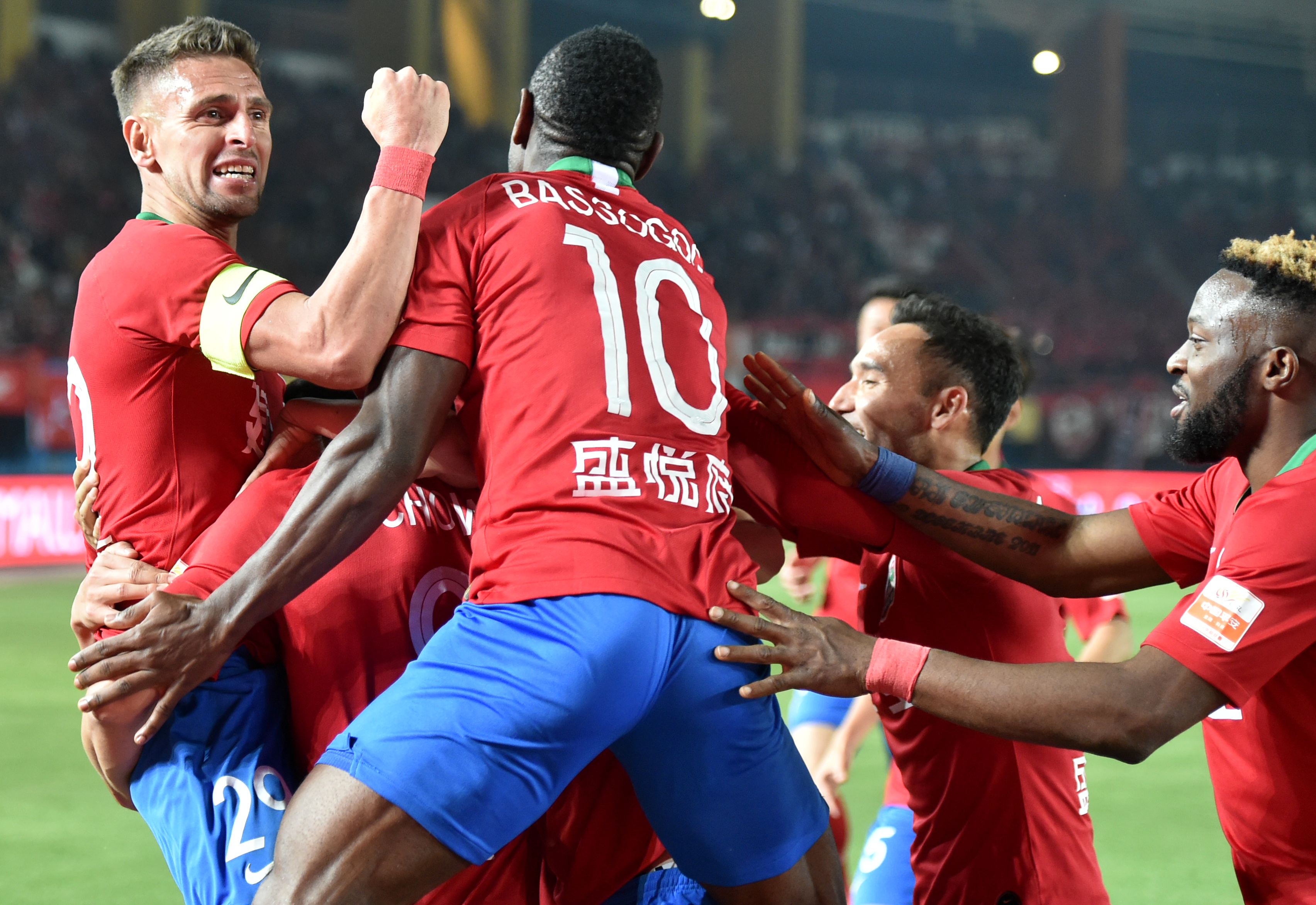 河南建业客场大胜，提升中超排名至前四