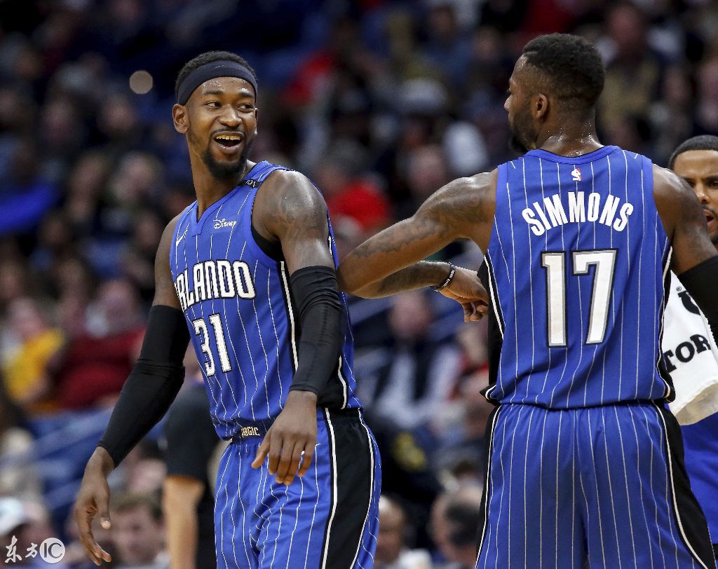 巴西血洗多伦多猛龙，恩比德三分雨点燃全场鏖战多局半决赛，点燃全场激情的简单介绍